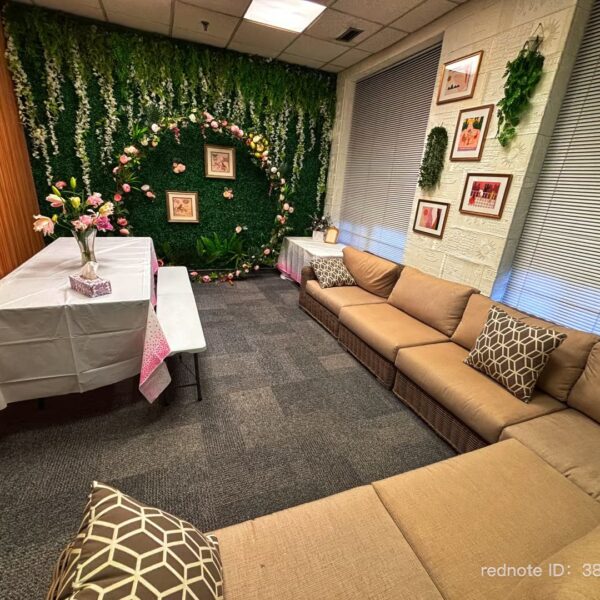 escape room party room Vaughan with seating table decorations for birthday and group events