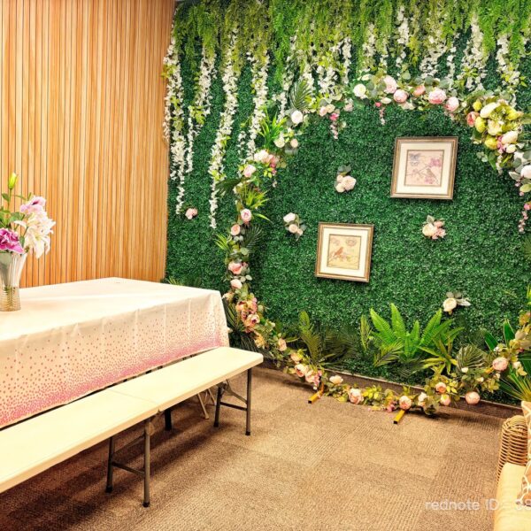 Escape room birthday party room in Vaughan with floral backdrop for photos